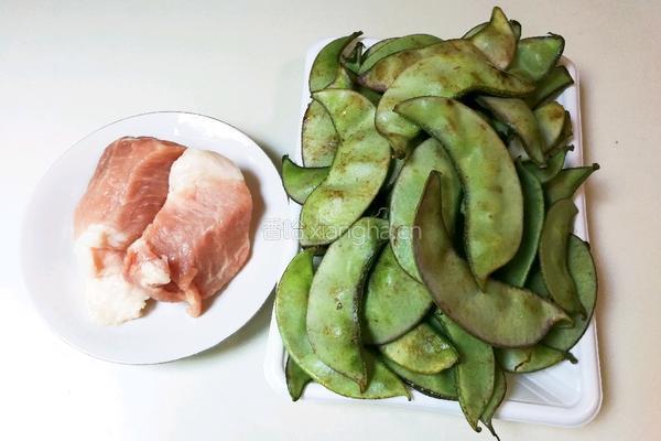 肉末焖扁豆角的做法图解1