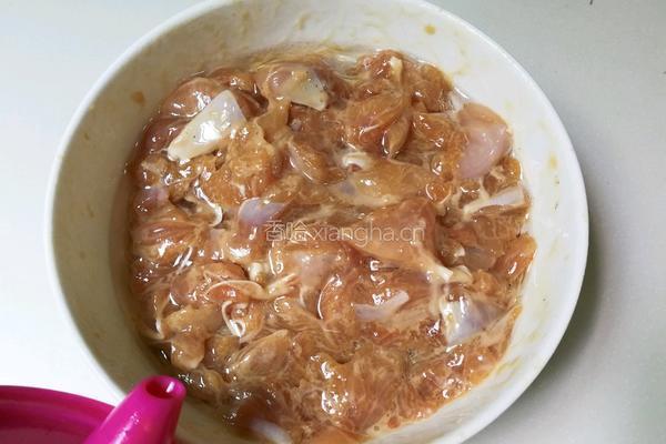 洋葱青椒鸡腿丁的做法图解3