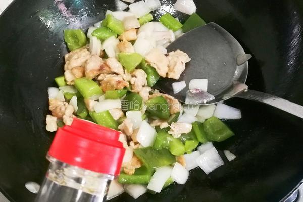 洋葱青椒鸡腿丁的做法图解12