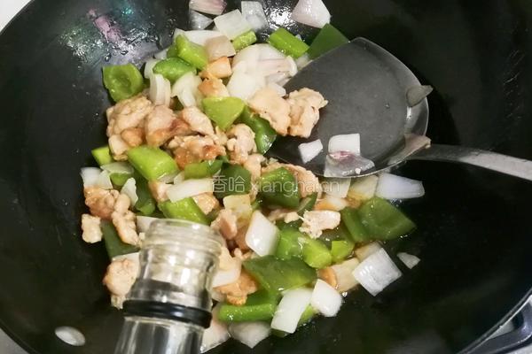 洋葱青椒鸡腿丁的做法图解13