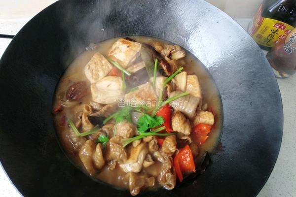 豆腐烧肥肠的做法图解3