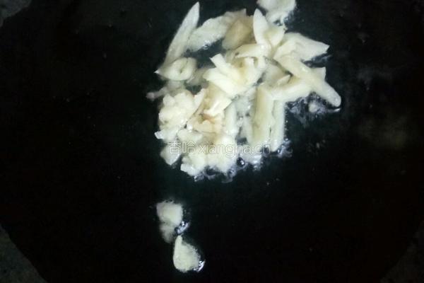 胡萝卜炒鸡肝的做法图解4