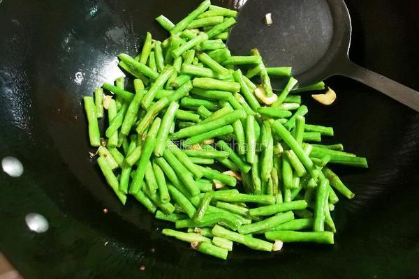 蒜香生抽豇豆的做法图解6