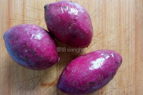 微波炉蒸紫薯的做法图解1