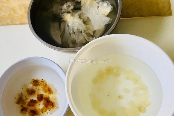 皂角米桃胶银耳羹的做法图解3
