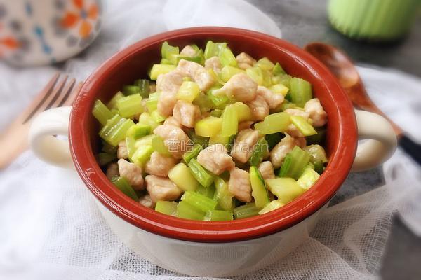 芹菜肉丁的做法图解10