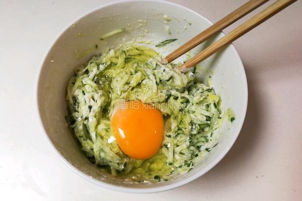 焦香黄瓜鸡蛋饼的做法图解8