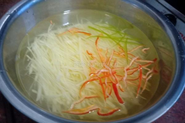 酸辣土豆丝的做法图解2