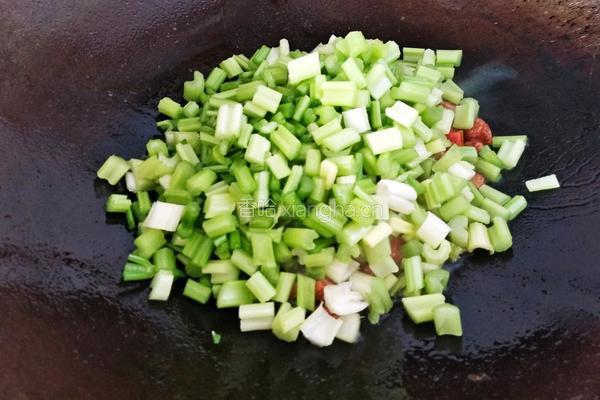 芹菜胡萝卜炒肉丁的做法图解10