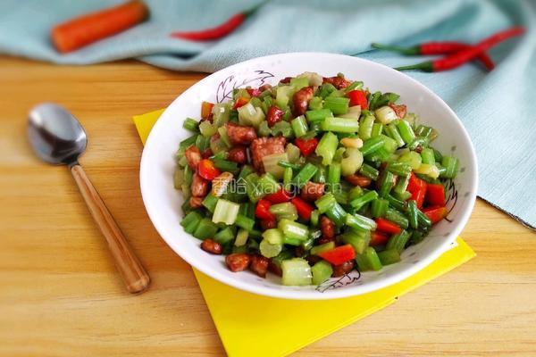 芹菜胡萝卜炒肉丁的做法图解13