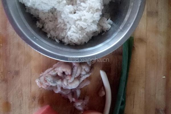 虾仁炒饭的做法图解1
