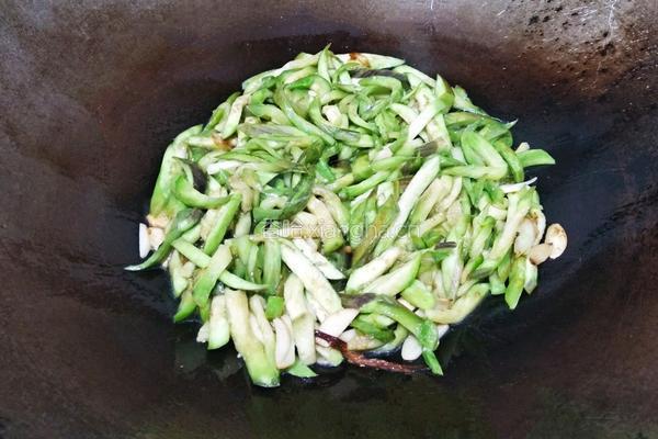 青椒茄子丝的做法图解9