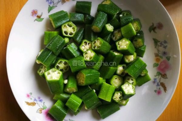 秋葵炒鸡骨的做法图解2