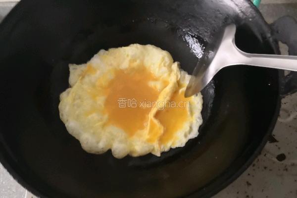 白菜炒鸡蛋的做法图解4
