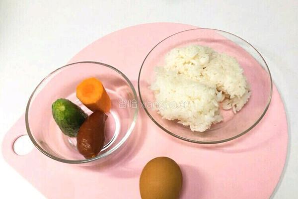 红肠炒饭的做法图解1