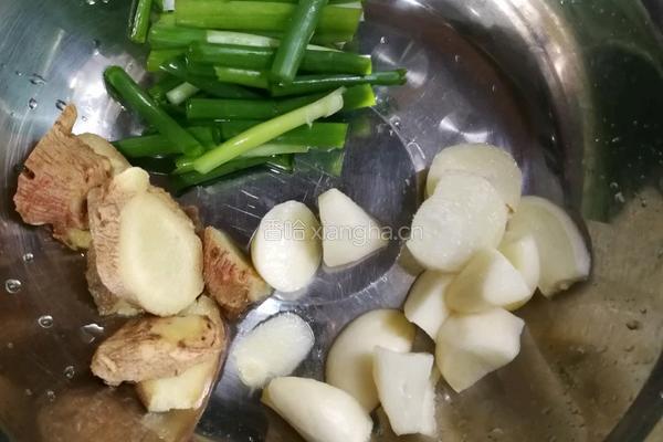 红烧土豆鸡翅的做法图解3