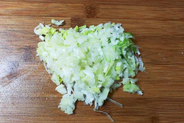 金灿灿的肉圆的做法图解2