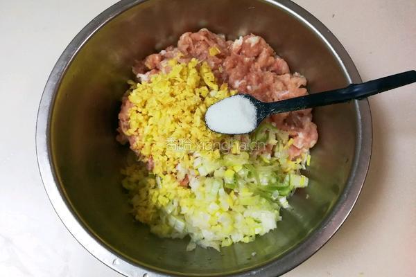 金灿灿的肉圆的做法图解5