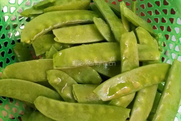 清炒豌豆的做法图解1
