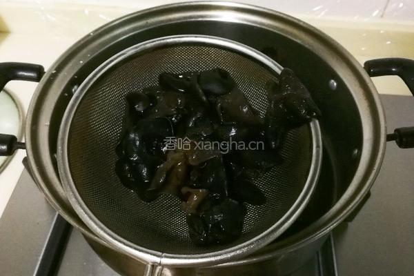 丝瓜黑木耳年糕的做法图解4