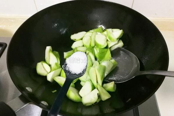 丝瓜黑木耳年糕的做法图解8