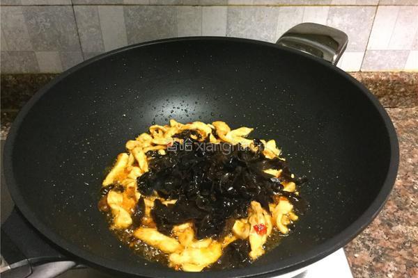红椒木耳炒鸡丝的做法图解9