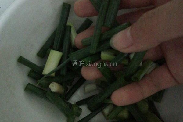 豆芽炒面条的做法图解2