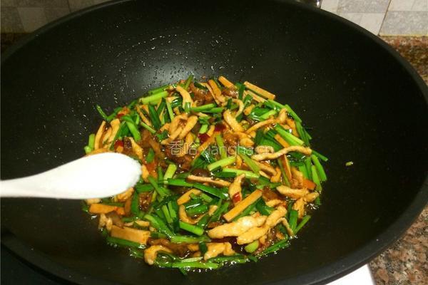 韭菜豆干炒鸡肉的做法图解11