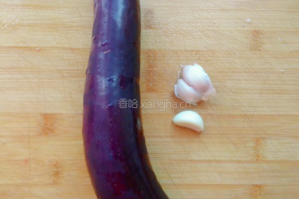 凉拌茄子的做法图解1