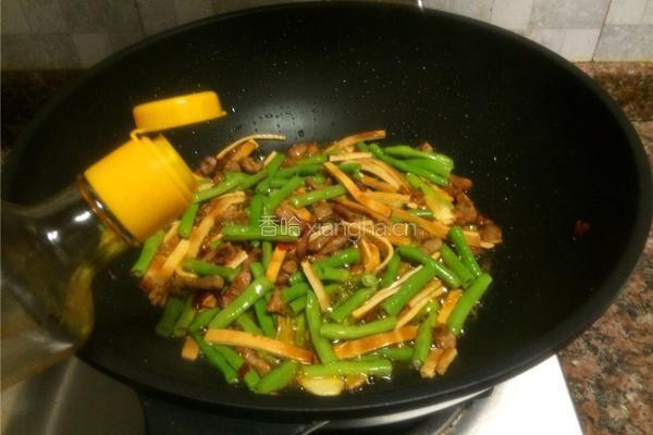 豇豆香干炒肉丝的做法图解11