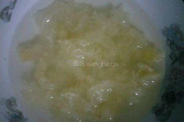 雪耳羹的做法图解2