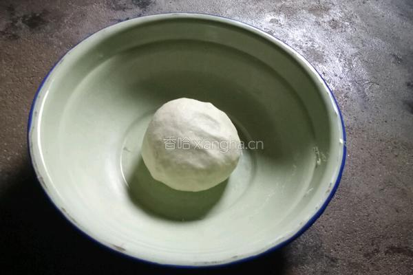 烤肠时蔬披萨的做法图解2