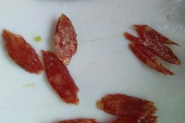 芹菜炒腊肠的做法图解2