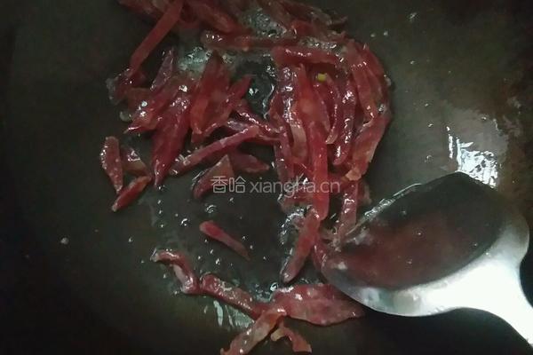 芹菜炒腊肠的做法图解5