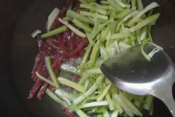 芹菜炒腊肠的做法图解6
