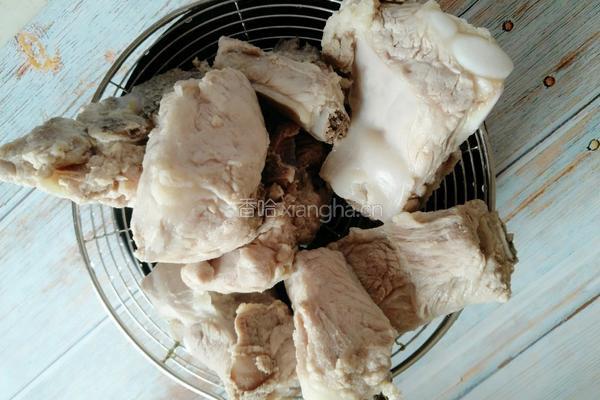 黄花菜烧排骨的做法图解4