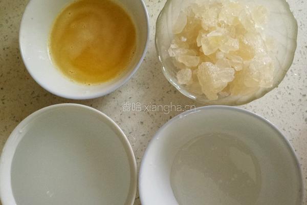 小猪佩琪果汁棒棒糖的做法图解1