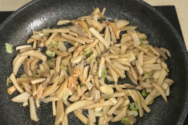 三色炒杏鲍菇的做法图解4
