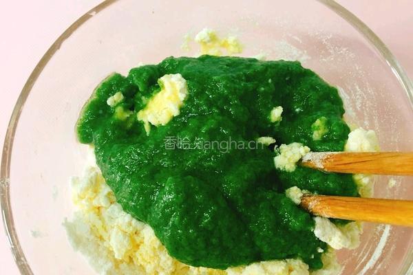 宝宝版香蕉小白菜蛋黄饼的做法图解3