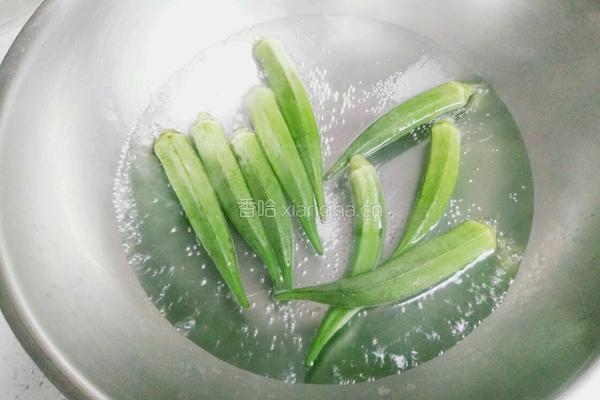鸡蛋虾仁炒秋葵的做法图解2