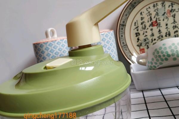苦瓜鸡蛋饼的做法图解1
