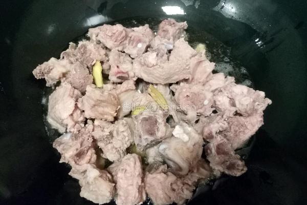 芋头红萝卜烧排骨的做法图解4
