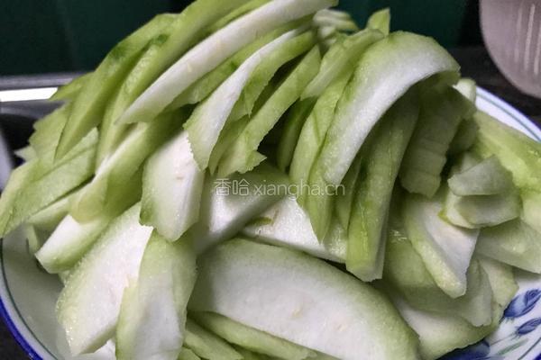 丝瓜炒鸡蛋的做法图解2