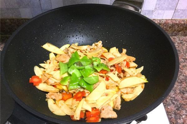 茭白炒肉的做法图解11