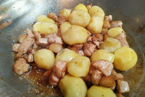 小土豆烧肉的做法图解5