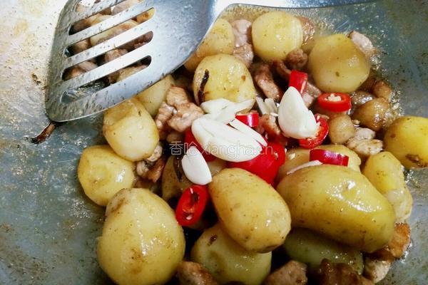 小土豆烧肉的做法图解7