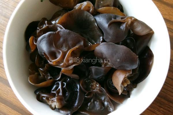 西红柿木耳炖牛腩的做法图解2
