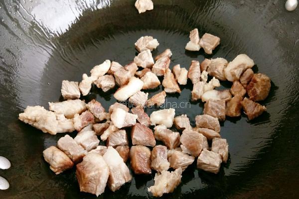 西红柿木耳炖牛腩的做法图解3
