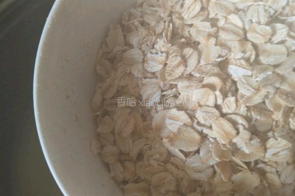蘑菇瘦肉小米粥的做法图解2