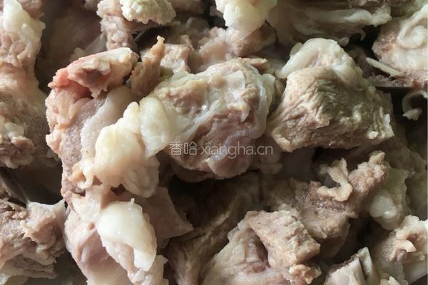 粉条烧排骨的做法图解1